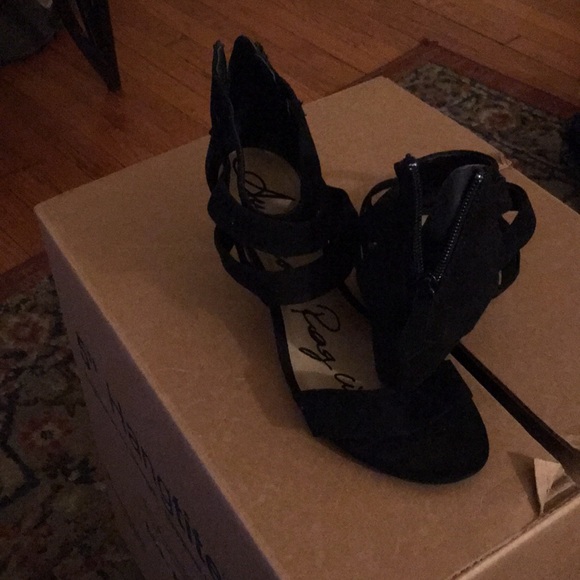 Black wedges with zip up heels very comfortable - Picture 2 of 3